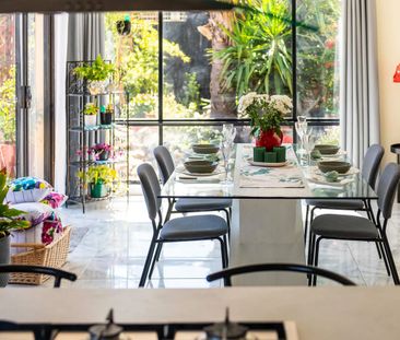 Warm, Spacious & Wonderfully Located Family Home! - Photo 6