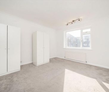 3 bedroom flat to rent - Photo 4