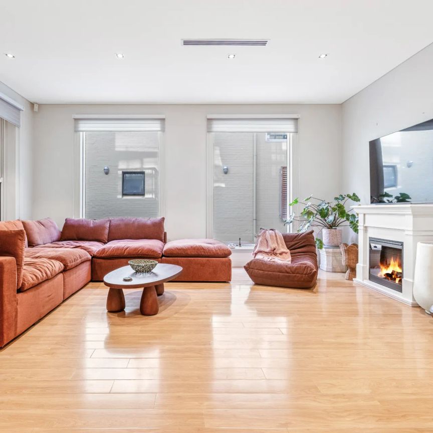 Stylish Beachfront Apartment – In the Heart of Henley Beach - Photo 1