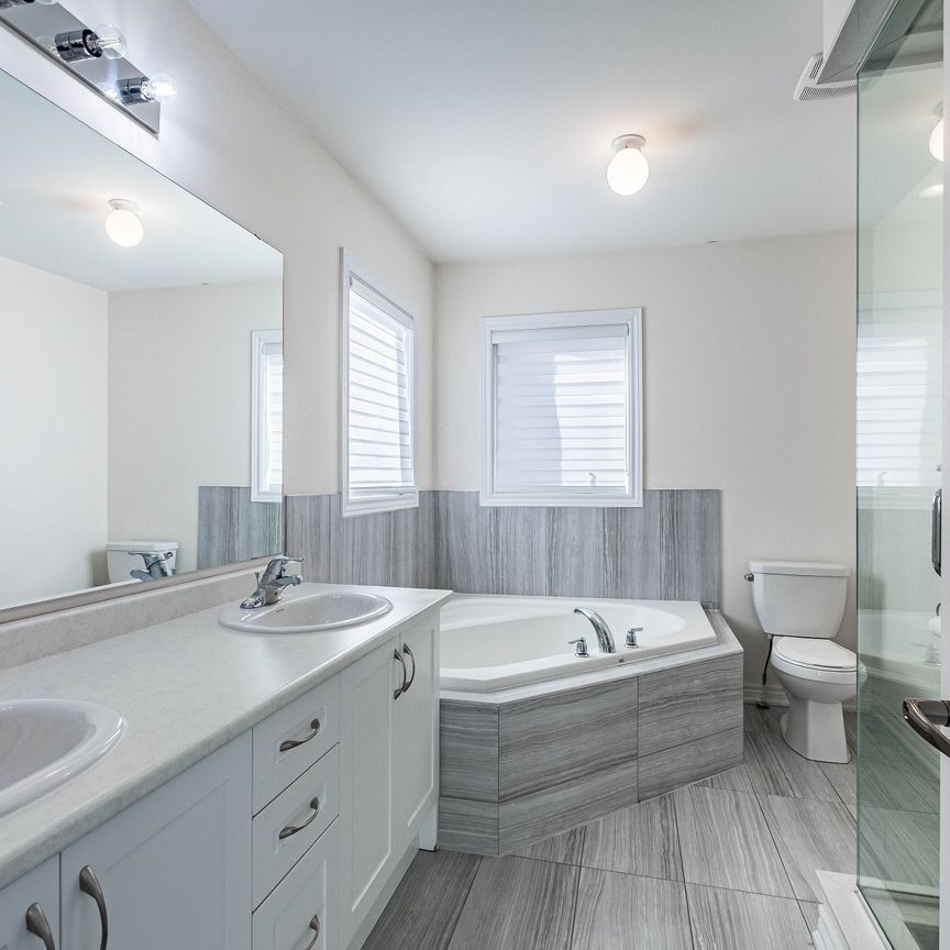 For Lease - 11 SPOKANNE Street, Brampton, Ontario - Photo 1