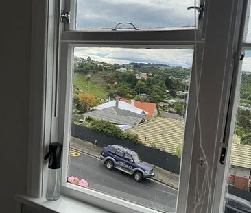 Sunny, Warm, 1 B/R S/C Flat in KEW -great views!! - Photo 5