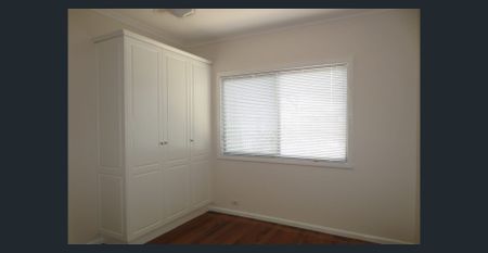 4-BEDROOM FAMILY HOME! - Photo 4