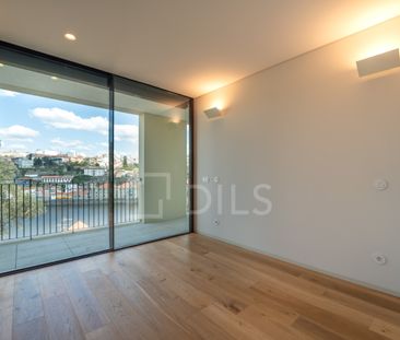 Apartamento T2, vista frontal de rio e varanda, em Vila Nova de Gaia. - Photo 2