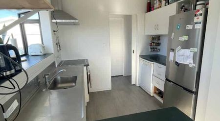 3 Bedroom with a deck for those sunny days! - Photo 2