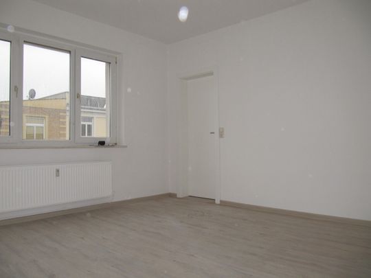 Einladende 3- Zimmerwohnung mit Einbauküche in der Paulsstadt - Photo 1