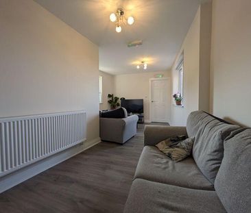 5 bedroom flat to rent - Photo 3