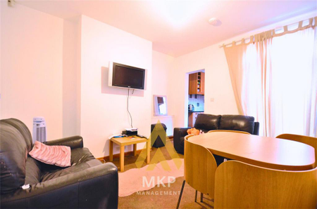 4 bedroom terraced house to rent - Photo 3