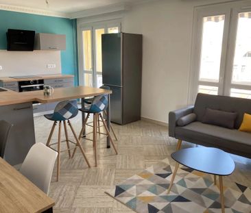 Location Appartement 90m² ST ETIENNE 42000 - Photo 2