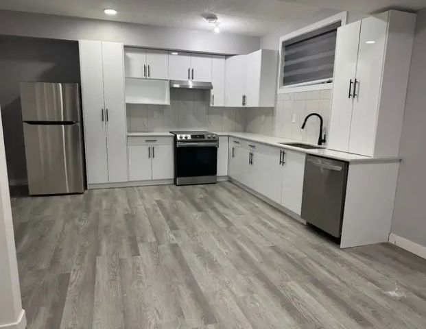 Modern 2-Bedroom Basement Suite for Rent – Ideal for Families or Professionals! | 3623 5 Avenue Southwest, Edmonton - Photo 1