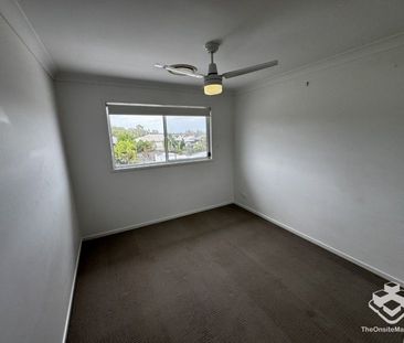 Townhouse - Ducted Aircon & Solar - Photo 2