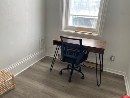 205.1 Wellington Street 1 Bed + Den - Photo 5