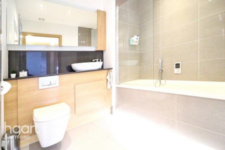 3 bedroom apartment to rent - Photo 4