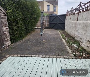 3 bedroom end of terrace house to rent - Photo 5