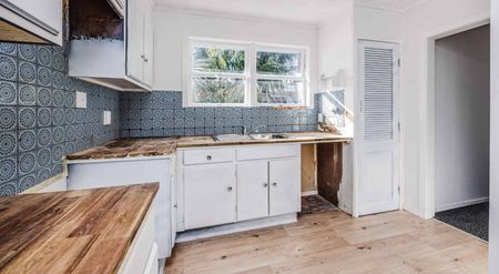 Spacious 2‑Bedroom Rental in Tōtara Vale, North Shore $640 pw - Photo 5