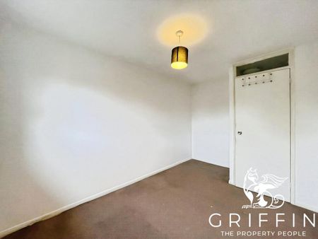 Kiln Way, Badgers Dene, Grays, RM17 - Photo 2