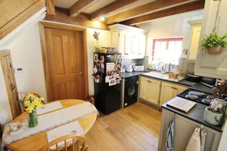 2 bedroom maisonette to rent - Photo 4