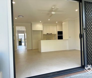 BRAND NEW ULTA MODERN LUXURY 3 BEDROOM TOWNHOUSE WITH DUCTED AIR-CO... - Photo 4