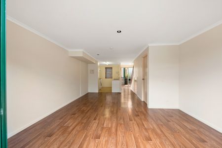 Tidy 2 Bedroom Townhouse in East Toowoomba - Photo 2