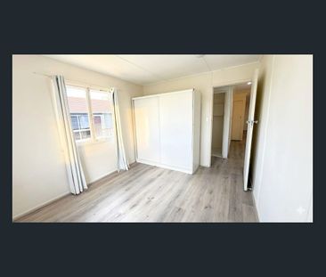 🏡 Mansfield Premium Location – Walk to Bus in 3 mins | New Timber F... - Photo 5