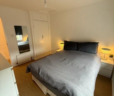 Room in a Shared Flat, Wallwood St, E14 - Photo 5