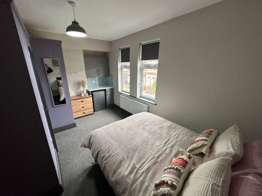 Room 5, 56 Broxholme Lane - Photo 1