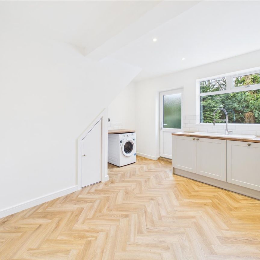 3 bedroom Semi-detached house to rent - Photo 1