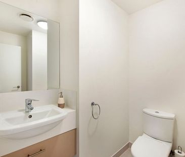 One of a kind 2-bedroom apartment in the heart of Hope Island - Photo 6