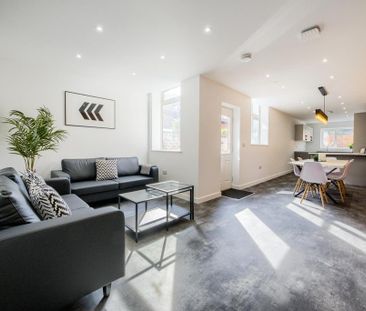 6 bedroom terraced house to rent - Photo 2