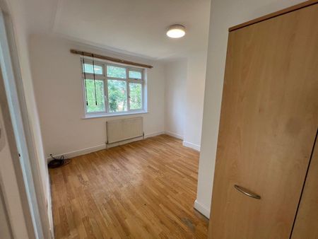 Studio Flat, Balnacraig Avenue, NW10 - Photo 3