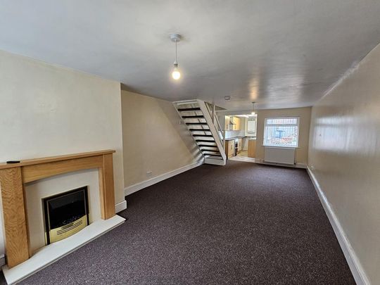 4 bedroom terraced house to rent - Photo 1