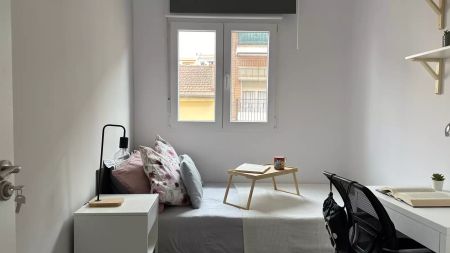 Room in a shared 10-bedroom apartment for rent in Lucero. - Photo 5