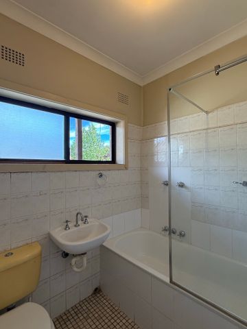 Convenient Location - Photo 5