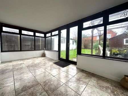 4 bedroom Bungalow in Connaught Road, Fleet - Photo 4