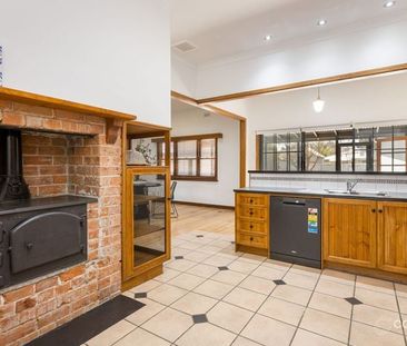 Well Presented 3 Bedroom Home Close To Schools & CBD - Photo 6