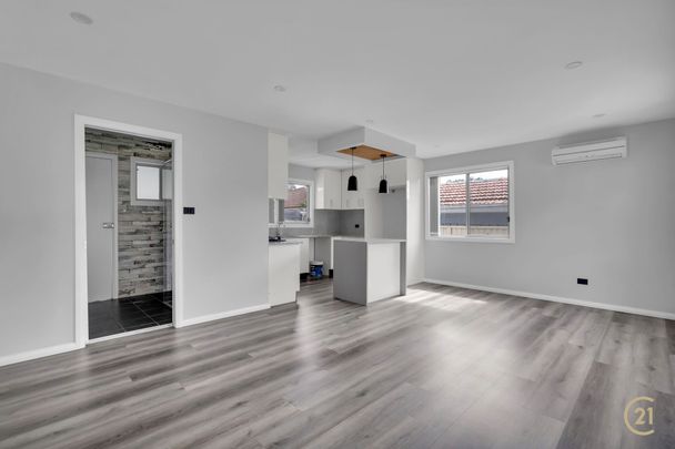 Stylish & Private Granny Flat with Separate Street Access- Walk to Station - Photo 1