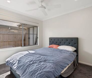 Impeccable Family Living only 800m from the Waterfront - Photo 3