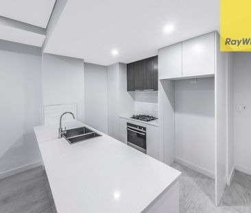 MODERN TWO BEDROOM APARTMENT IN PRIME LOCATION WITH GARDEN ASPECT - Photo 1