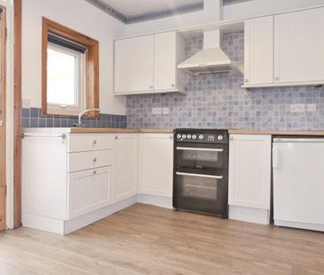 3 bedroom end of terrace house to rent - Photo 5