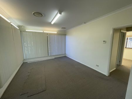 Affordable 3 bedroom home centrally located - Photo 5