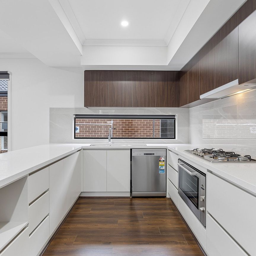 SPACIOUS FAMILY HOME - Photo 1