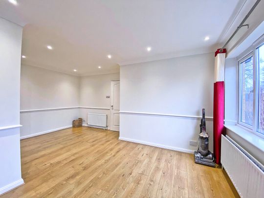 Ellen Drive, Fleet, Hampshire, GU51 - Photo 1