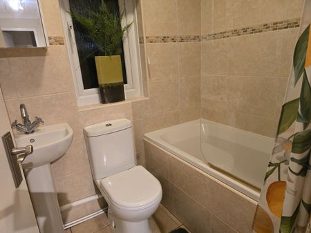 1 Bed Flat, Chantrell Court, LS2 - Photo 5