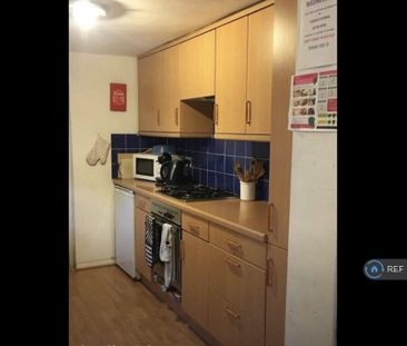 1 bedroom in a house share to rent - Photo 3