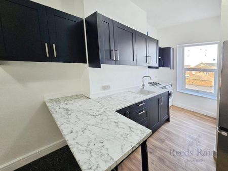 4 bedroom apartment to rent - Photo 5