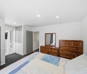 Three Bedroom Townhouse - Photo 4