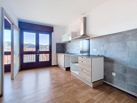 Location Appartement 3 pièces 109m² ILLE SUR TET 66130 - Photo 2