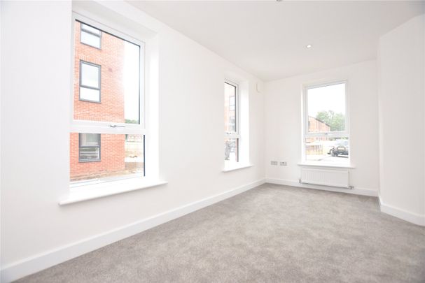 7, Copper Beech Court, Leeds, West Yorkshire, LS16 6FW - Photo 1