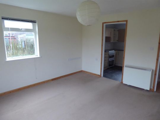 Heath Court, Dursley - Photo 1