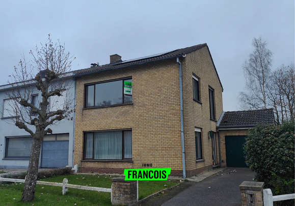 Ruime gezinswoning met 3 slaapkamers te Assebroek. - Photo 1
