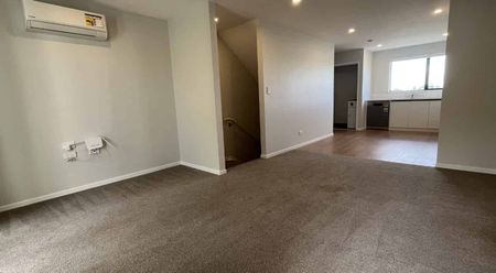 THIS STUNNING TOWNHOUSE IS AVAILABLE NOW!! - Photo 2